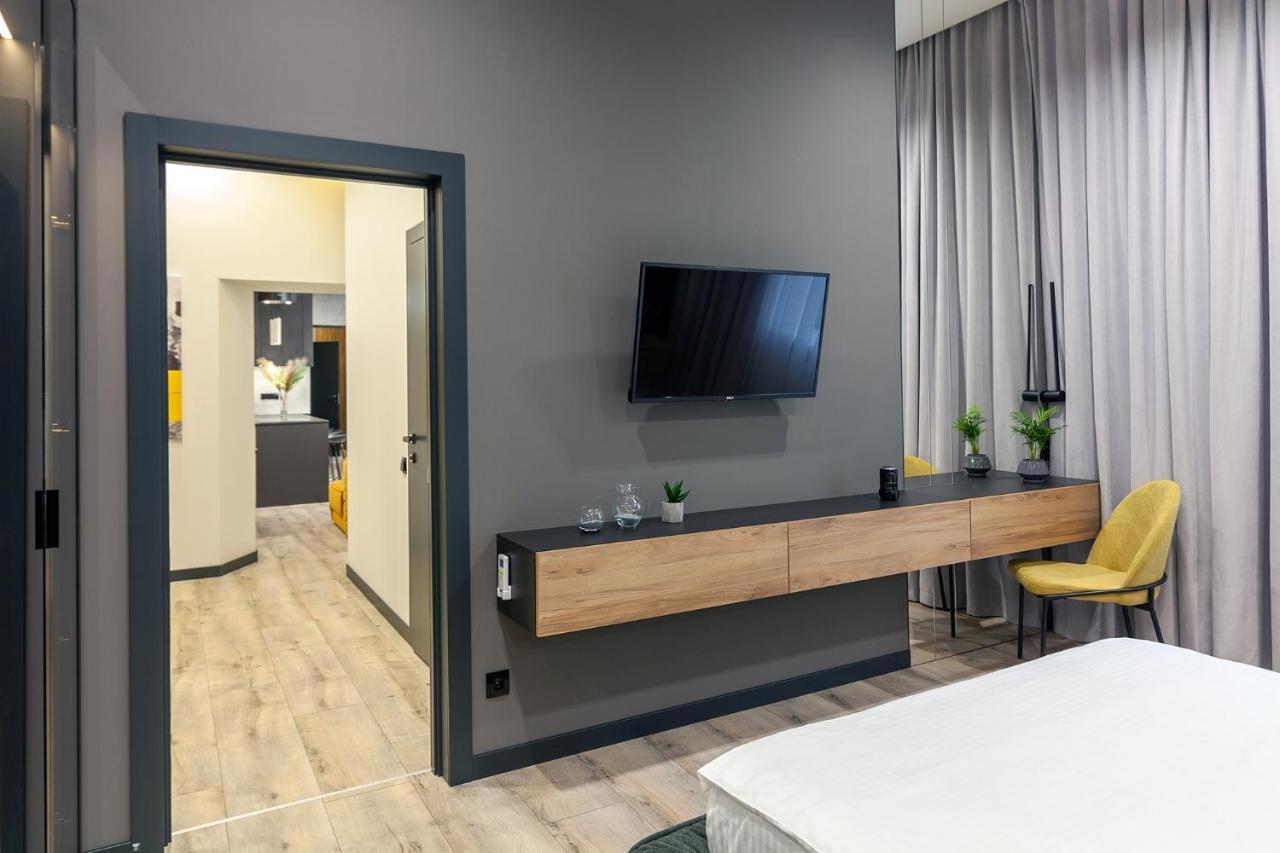 Royal Vip Apartment On Leontovicha 5 Lviv Exterior foto